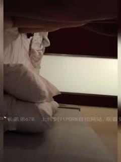 偷情熟女說操死我吧！