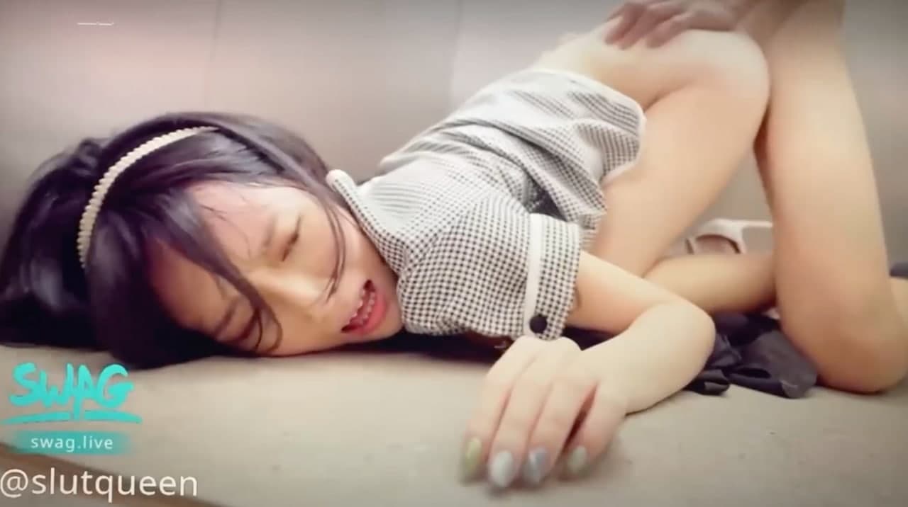 清纯制服OL电梯里的秘密服务 上班族客户的特别接待HD-sha